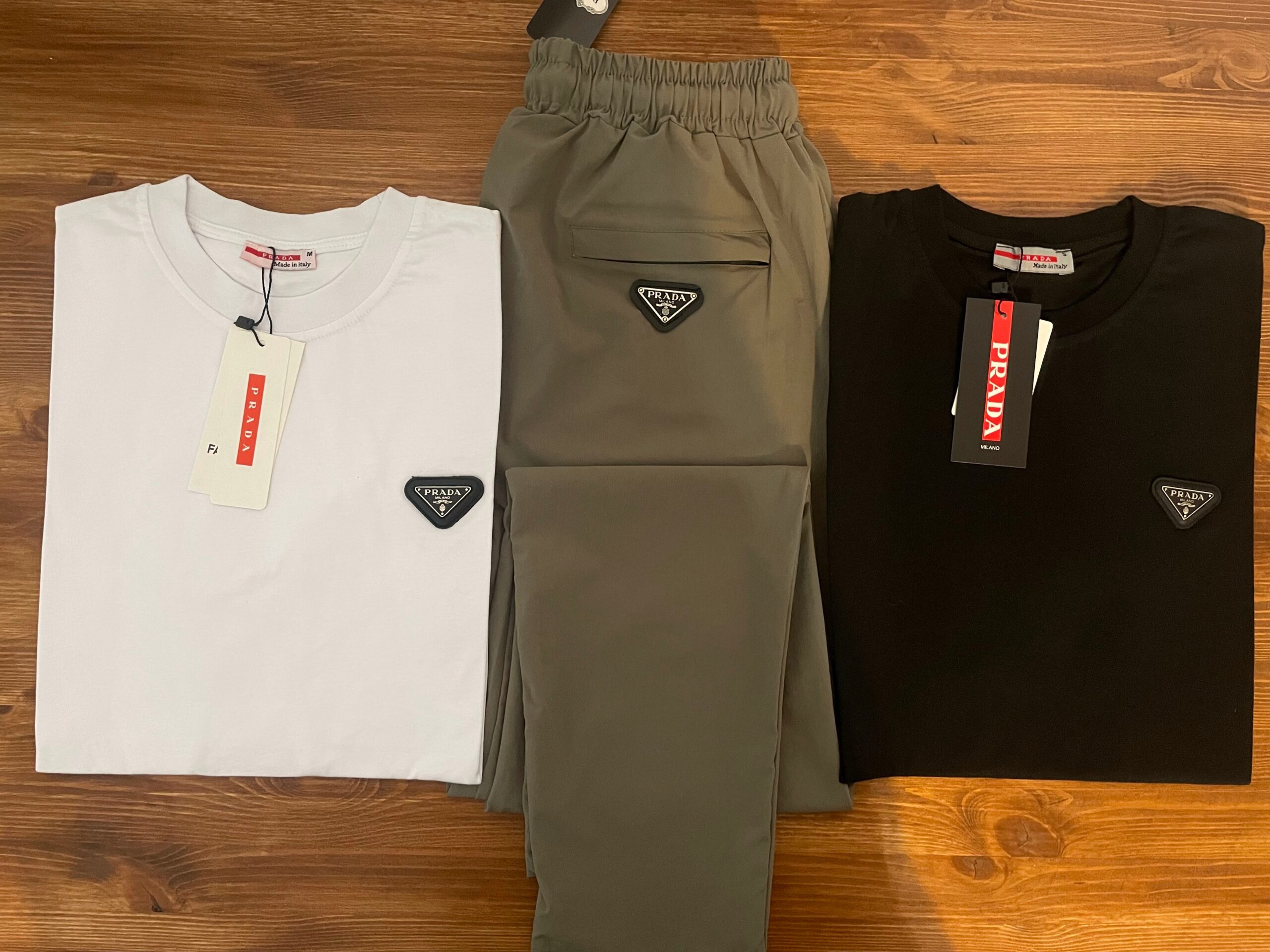 Prada-Yesil-Parasut-Pantolon-scaled-1.jpg Prada Yeşil Paraşüt Pantolon - Görsel 1